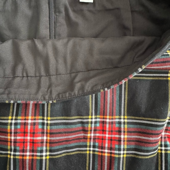 Black plaid skirt - Picture 3 of 3